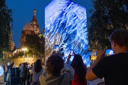 Фестиваль медиаискусства \"Москва 2030. Город света\" в парке \"Зарядье\"