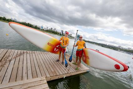 Спасатели на sup-бордах появились на пляжах Москвы