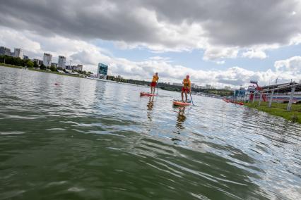 Спасатели на sup-бордах появились на пляжах Москвы