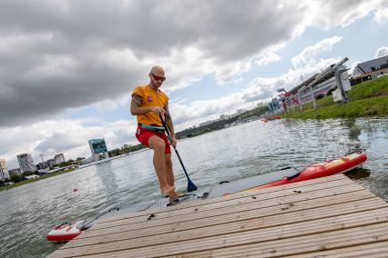 Спасатели на sup-бордах появились на пляжах Москвы