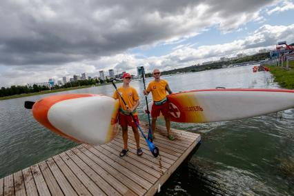 Спасатели на sup-бордах появились на пляжах Москвы