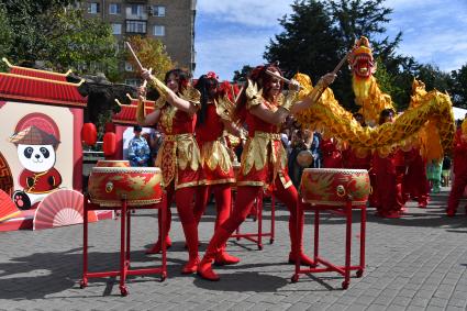 Празднование дня рождения панды Катюши в Московском зоопарке