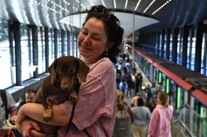 Открытие первой наземной отапливаемой станции метро `Потапово`