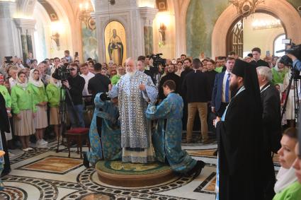 Патриарх Кирилл совершил Божественную литургию в храме Сретенского монастыря