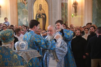 Патриарх Кирилл совершил Божественную литургию в храме Сретенского монастыря