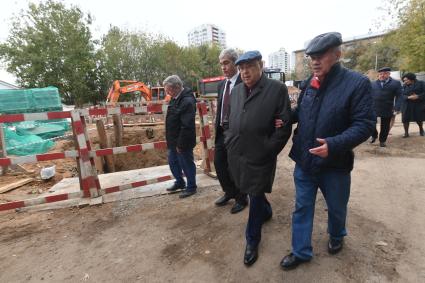 Владимир Ресин посетил строящийся храм Александра Невского в Хорошёво-Мнёвниках