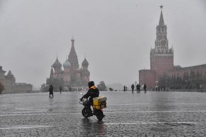 Первый снег в Москве