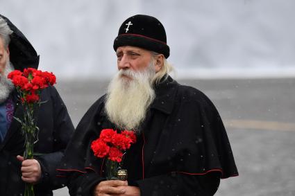 Возложение цветов к памятнику Минину и Пожарскому в День народного единства