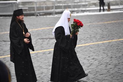 Возложение цветов к памятнику Минину и Пожарскому в День народного единства