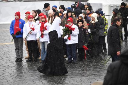 Возложение цветов к памятнику Минину и Пожарскому в День народного единства