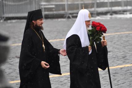 Возложение цветов к памятнику Минину и Пожарскому в День народного единства