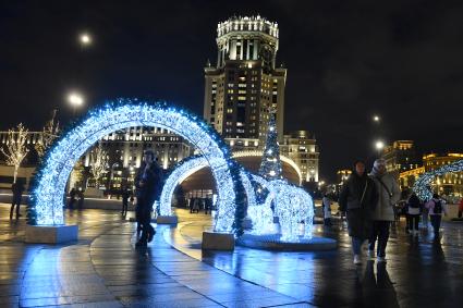 Новогодняя иллюминация на площади  Павелецкого вокзала