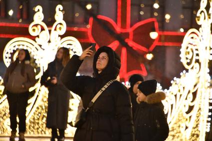 Предновогодняя иллюминация на Театральной площади в Москве