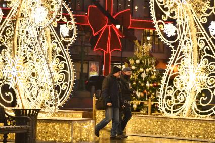 Предновогодняя иллюминация на Театральной площади в Москве