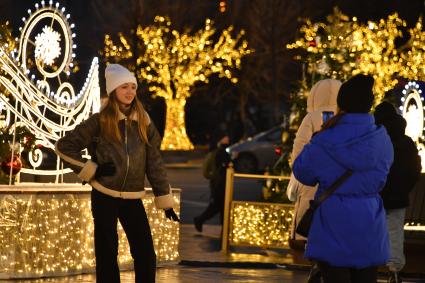 Предновогодняя иллюминация на Театральной площади в Москве