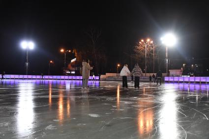 Каток в парке \"Сокольники\" в Москве