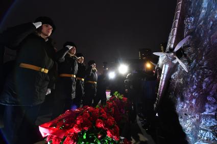 Памятник летчику Валерию Чкалову установлен на Ходынском поле в Москве