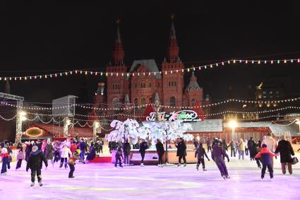 Открытие ГУМ-катка в Москве