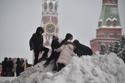 Последствия снегопада в Москве