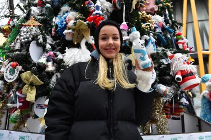 В Московском зоопарке открыли главную экоёлку страны