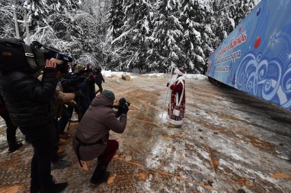 Отправка главной новогодней елки в Кремль