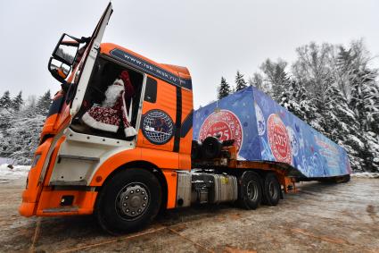 Отправка главной новогодней елки в Кремль