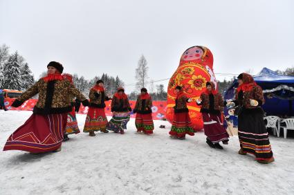 Отправка главной новогодней елки в Кремль