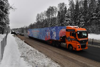 Отправка главной новогодней елки в Кремль