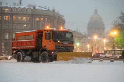 Последствия снегопада в Санкт-Петербурге