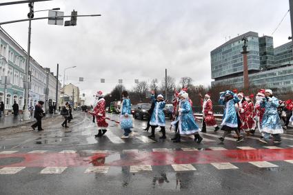 Шествие Дедов Морозов и Снегурочек в Москве