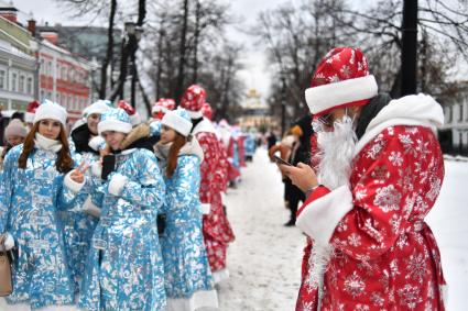 Шествие Дедов Морозов и Снегурочек в Москве