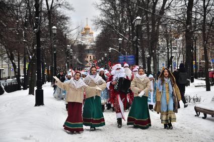 Шествие Дедов Морозов и Снегурочек в Москве