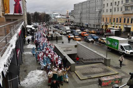 Шествие Дедов Морозов и Снегурочек в Москве