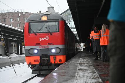 Встреча пассажиров пострадавшего поезда Мурманск - Санкт-Петербург\"