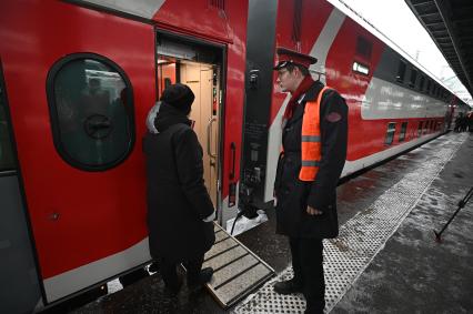 Встреча пассажиров пострадавшего поезда Мурманск - Санкт-Петербург\"