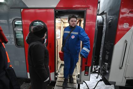 Встреча пассажиров пострадавшего поезда Мурманск - Санкт-Петербург\"