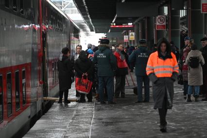 Встреча пассажиров пострадавшего поезда Мурманск - Санкт-Петербург\"