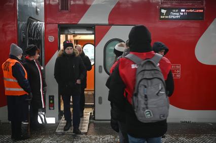 Встреча пассажиров пострадавшего поезда Мурманск - Санкт-Петербург\"