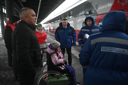 Встреча пассажиров пострадавшего поезда Мурманск - Санкт-Петербург\"