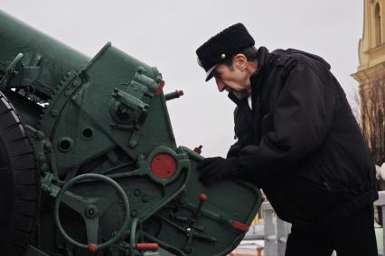 Дед Мороз и Петр I дали залп с Петропавловской крепости