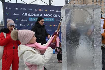 Новогодний фестиваль Ледовая Москва. В кругу семьи\"