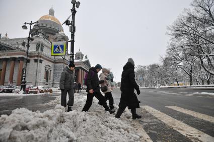 Уборка снега в Санкт-Петербурге