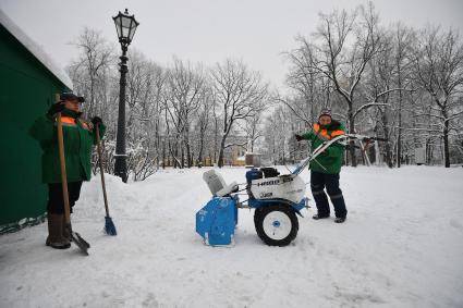 Уборка снега в Санкт-Петербурге