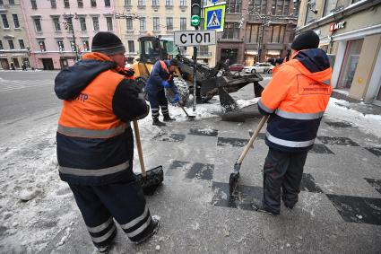 Уборка снега в Санкт-Петербурге