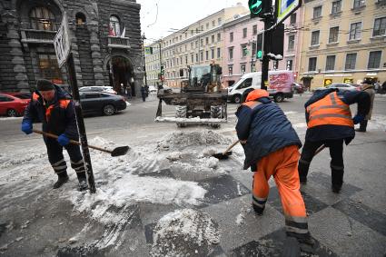 Уборка снега в Санкт-Петербурге