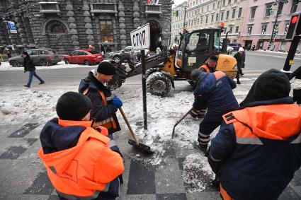 Уборка снега в Санкт-Петербурге