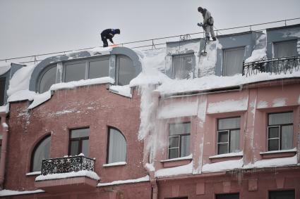 Уборка снега в Санкт-Петербурге