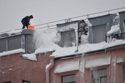 Уборка снега в Санкт-Петербурге