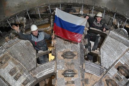 Завершение строительства правого тоннеля между станциями Звенигородская\" и \"Шелепиха\"