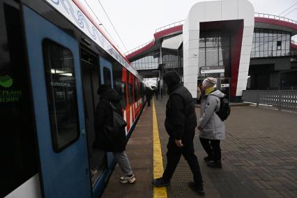 Открытие после реконструкции московского городского вокзала \"Щербинка\" в Москве